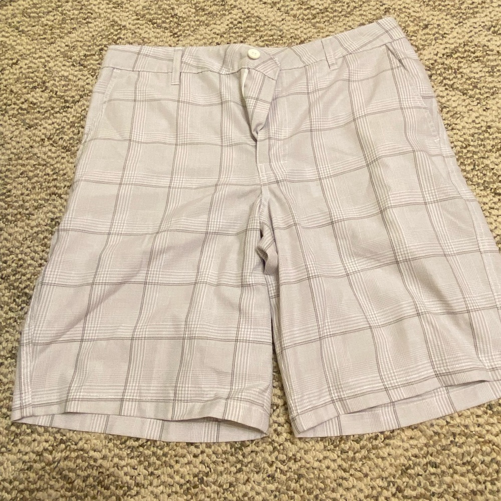 Men’s gray plaid shorts